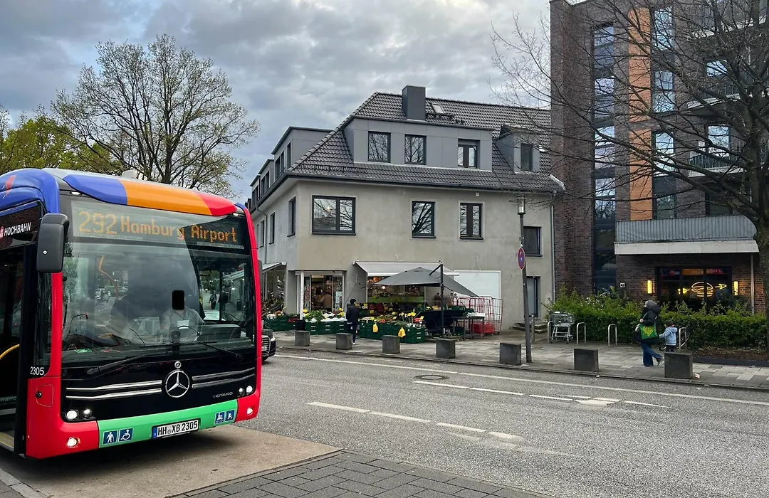Apartment Kranich mit 3 Zimmern, top Infrastrukturlage HH Langenhorn, nähe Airport, Boxspringbetten und Arbeitsplätzen mit Glasfaser WLAN-1